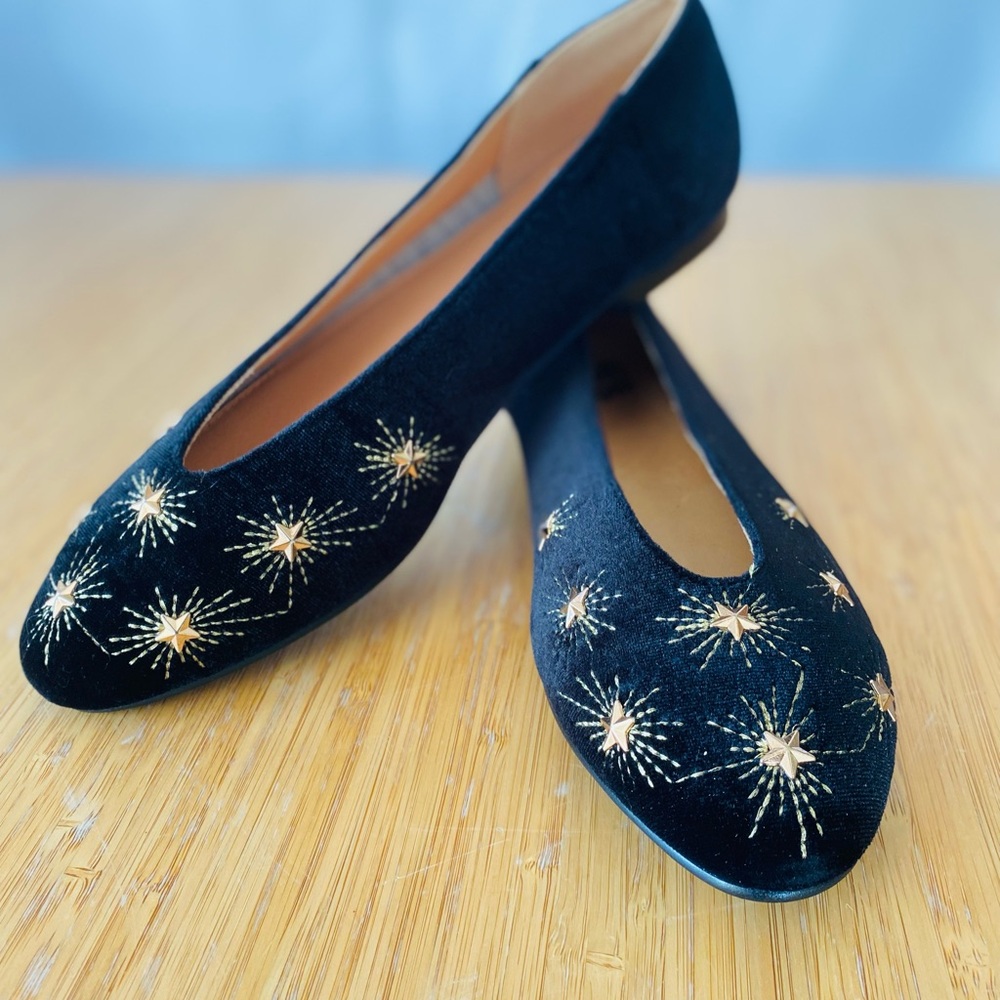 Chic Black and Gold Women's Starry Flats